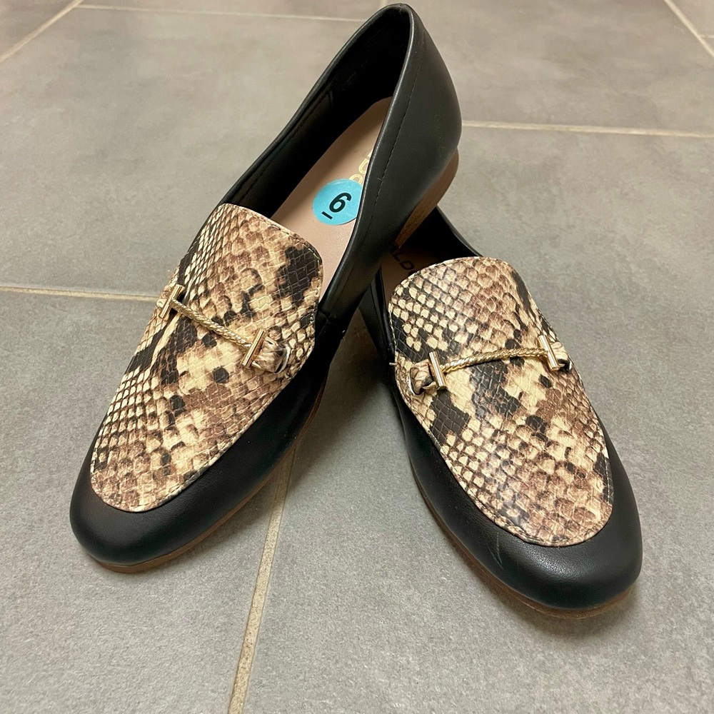 NWT Women’s Black and Brown Loafers